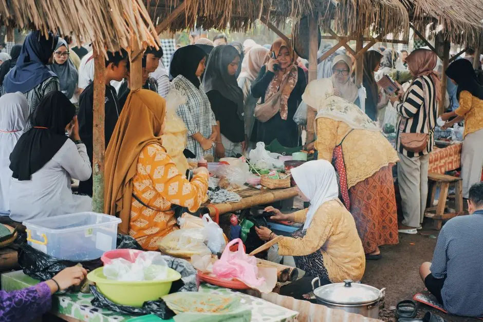 Remaja memilih kain hijab di stan bazar